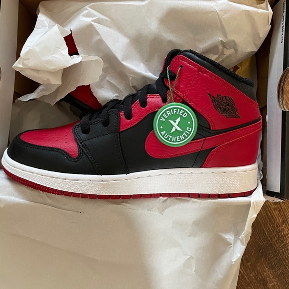 BRAND NEW Air Jordan 1 (GS) - Picture 3 of 3